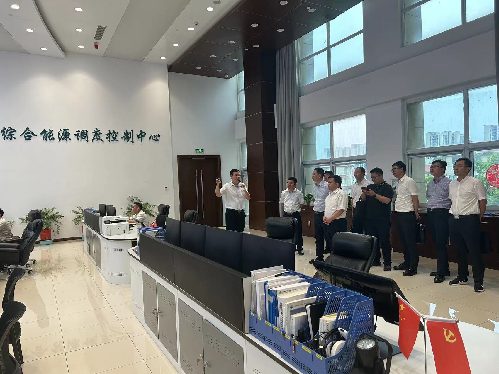 调度大厅参观.jpg